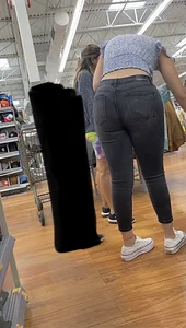 Tall Thick Latina Milf In Tight Black Jeans😋