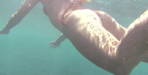 Bikini babe filmed underwater and washing off in sexy little bikini