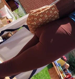Tight booty with major vpl in leggings