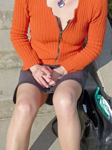 Milf sitting on the steps smoking uspkirted