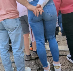 FunFair S1 : ass in jean