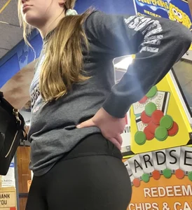 Softball player in leggings in the arcade (VPL)