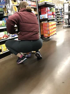 Squatting Teen Green Lulu VTL