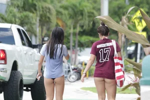 Candid Florida beach and bikini girls