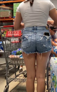 2 petite latinas in shorts+vid