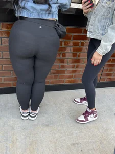 HUGE ASSES IN LULULEMON🔥