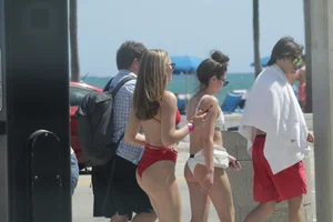 Deerfield Beach girls in bikinis
