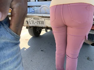 Tight Pink jeans latina