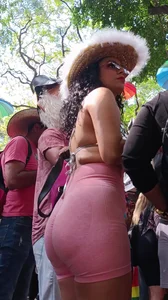 Latina  con un culo demasiado hermoso