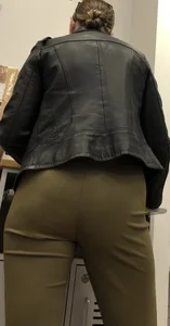 Nice Body And Booty in Green Pants (OC)