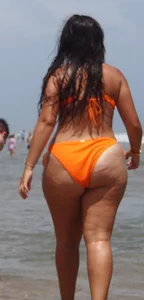 Thick thighs pawg in bikini