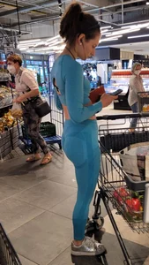Awesome fit girl in blue yoga pants and a top creepshot at the grocery store