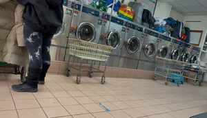 PAWG doing laundry