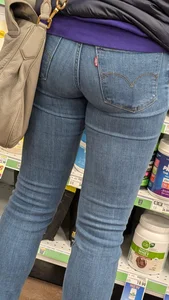 Milf tight Jeans shopping