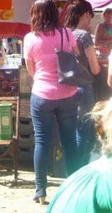 More street milfs in tight jeans!
