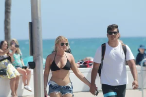 Deerfield Beach girls in bikinis