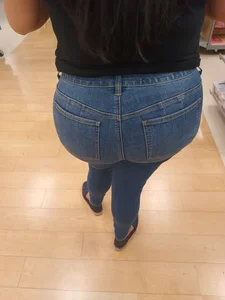 FAT A$$ BOOTY LATINA waiting in line