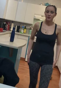 Skinny candid milf in grey leggings home creepshot
