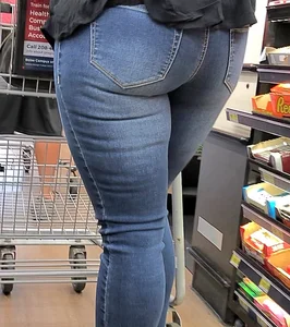Chunky milf ass creeped in jeans shopping