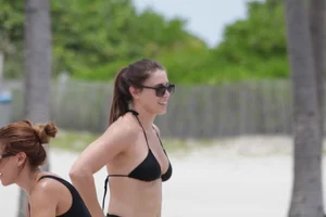 Candid Florida beach and bikini girls