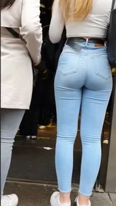 BEAUTIFUL BLONDE WITH JEANS (NOT OC)