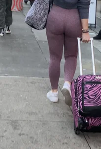 Nice Pawg in Leggings
