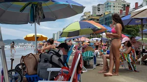Brazillian beach creepshots, huge gallery of candid girls in swimsuits