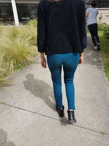 Office lady in tight jeans with vpl