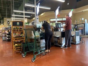 Fat ass milf in store