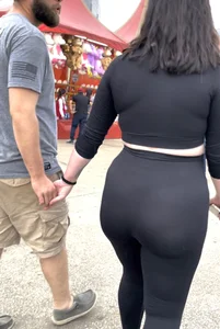 Black leggings VTL white chick