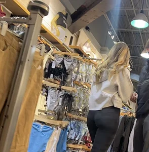 Quick catch Blonde in camo leggings
