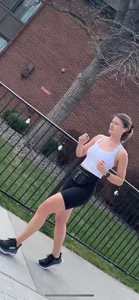 Hot blonde jogging !!