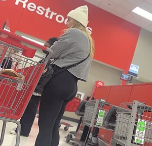 Blonde hottie + more