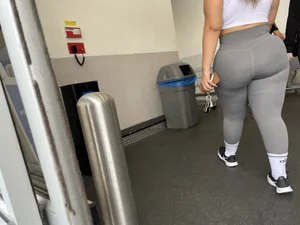 Juicy ass gray leggings