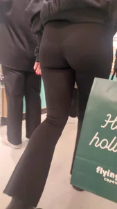 Emo girl’s perfectly round bubble butt in flare leggings