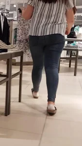 Thick girl shopping in tight jeans with a decent ass