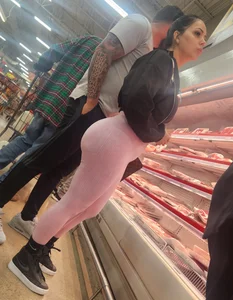 Dumpy 1 ( Pink leggings pretty face phat ass BBL)