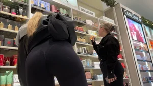 (NOT OC) Blonde Baddie in leggings