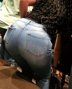 Ebony college girl with perfect bubble ass in jeans
