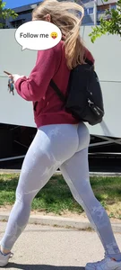 Blonde girl😍 eat tight leggings
