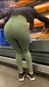 petite baddies with scrunch leggings