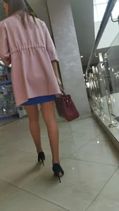 Tall chick with skinny legs at the mall creepshots
