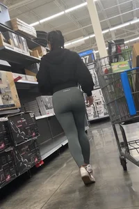 Nice ass in Aurola leggings at Walmart