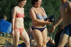 Chubby Milf and Skinny Girl with Small Breast Beach Creepshots