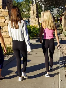 2 sexy asses walking in tight Lulus