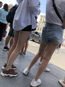 Group of Candid Girls in Mini Shorts With Amazing Legs Crossing a Street Creepshots Gallery