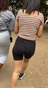 Sexy bubble butt in legging capri