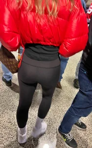 Shiny black leggings