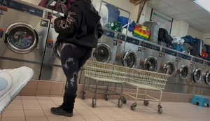 PAWG doing laundry
