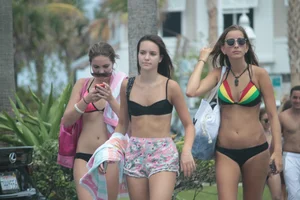 Sexy Florida beach bikini girls